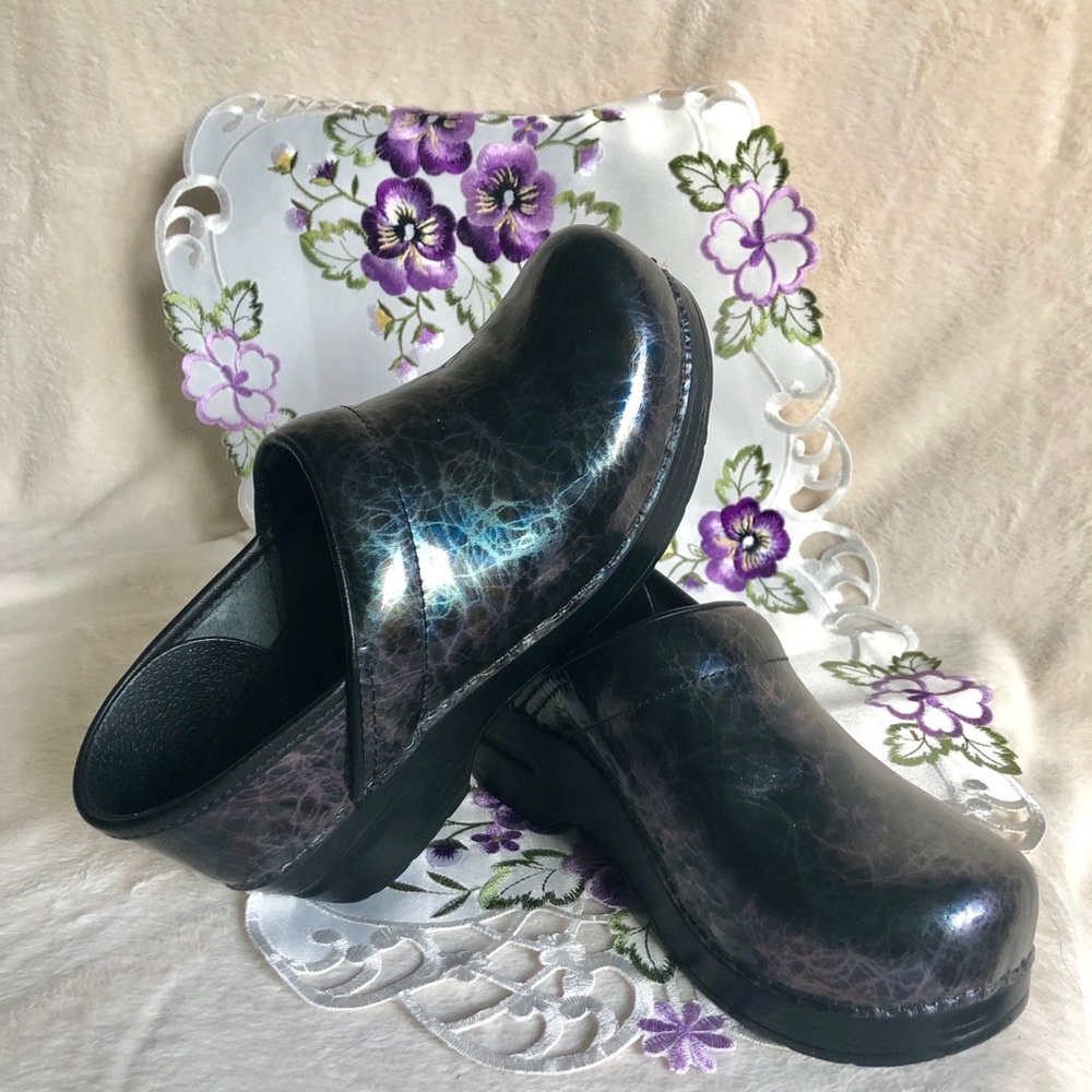Dansko Eur 36 Iridescent Bubble Pattern Like New! - image 1